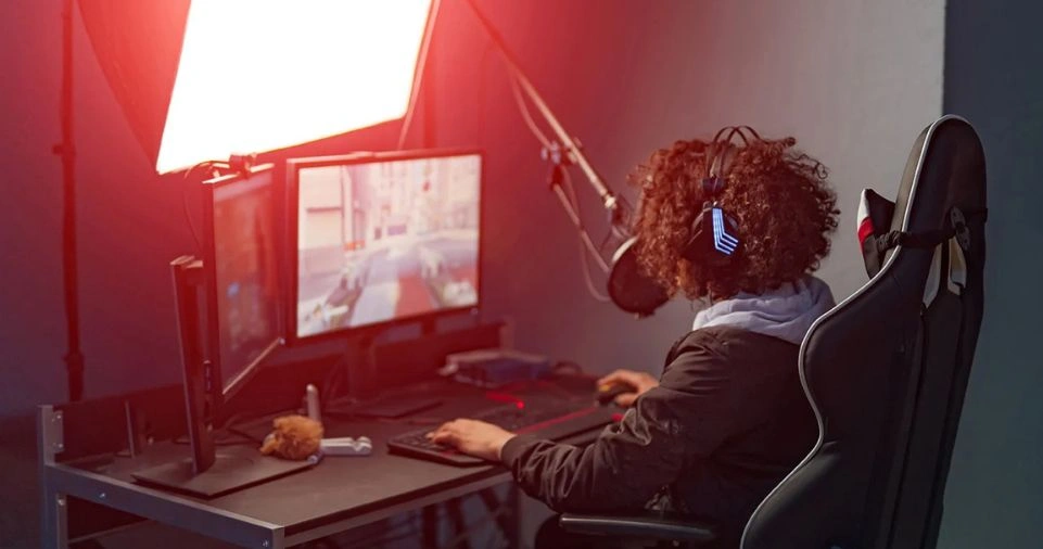 How to Set Up Your Streaming Channel: A Beginner’s Guide to Twitch or YouTube Gaming